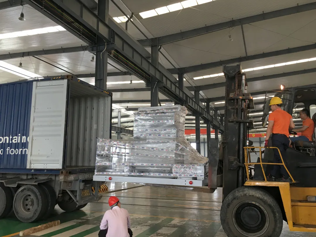 項目發(fā)貨|泉工QT6全自動砌塊成型機生產線發(fā)貨烏拉圭，助力市政建設！