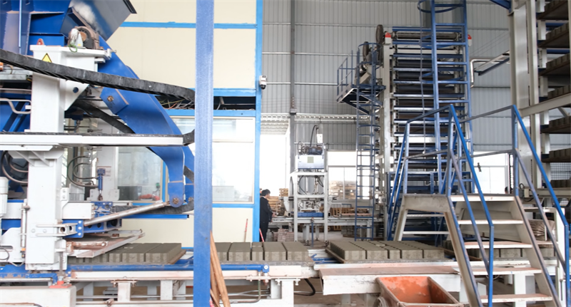 一機(jī)多磚、節(jié)能降碳，泉工策尼特15型打造綠色建材“泉工樣板”